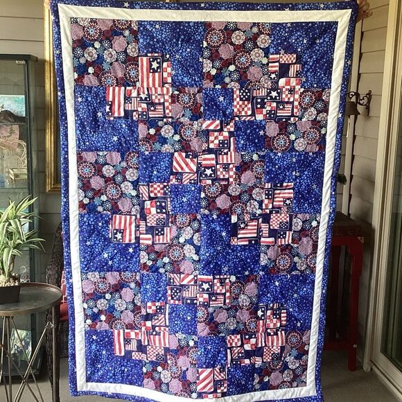 NWT Americana Hand Crafted Large Lap Quilt in Red, White and Blue - Picture 2 of 15